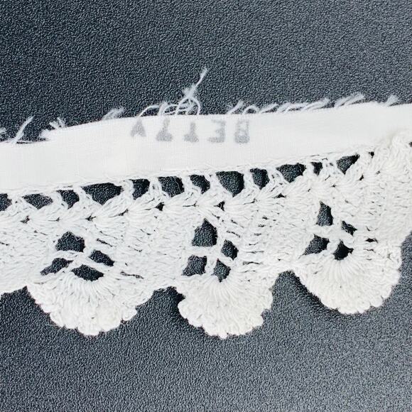 Hand Crochet Trim White Lace Scalloped Two 40 Inch Pieces Repurpose Imperfect - Picture 3 of 6